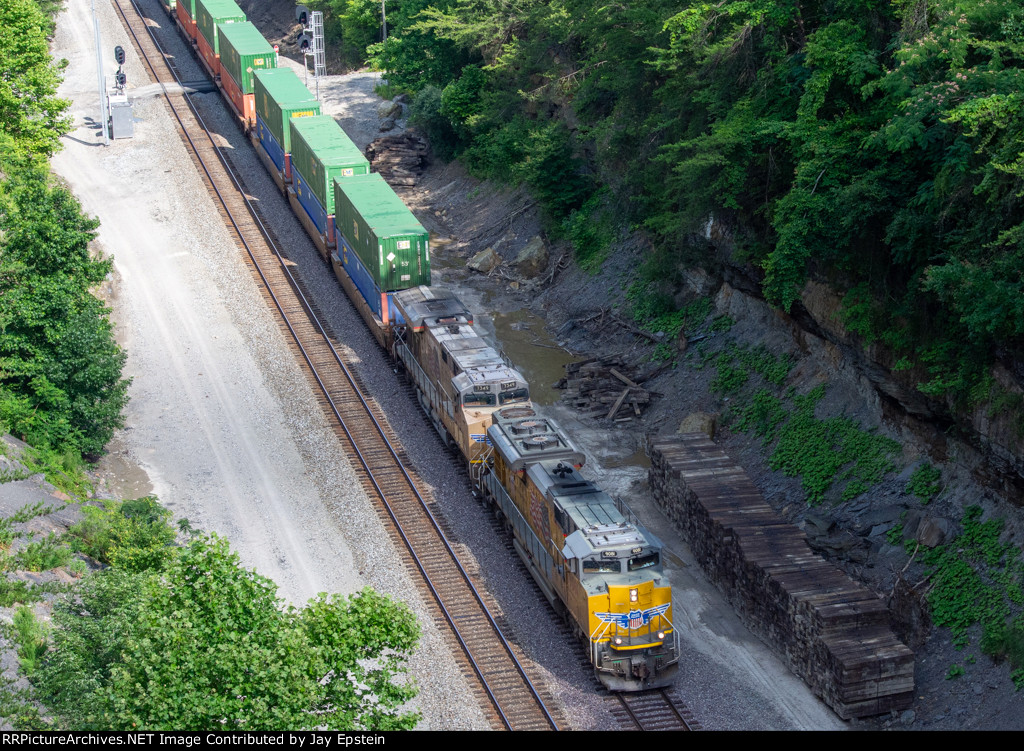 UP 9081 leads 224 north at Shelton Road